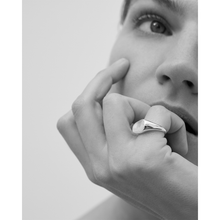 Load image into Gallery viewer, Dee Signet Ring
